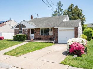 1634 Oswego St, East Meadow, NY 11554