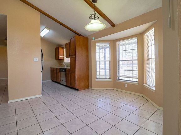 5th image of 813 Amiens Ln