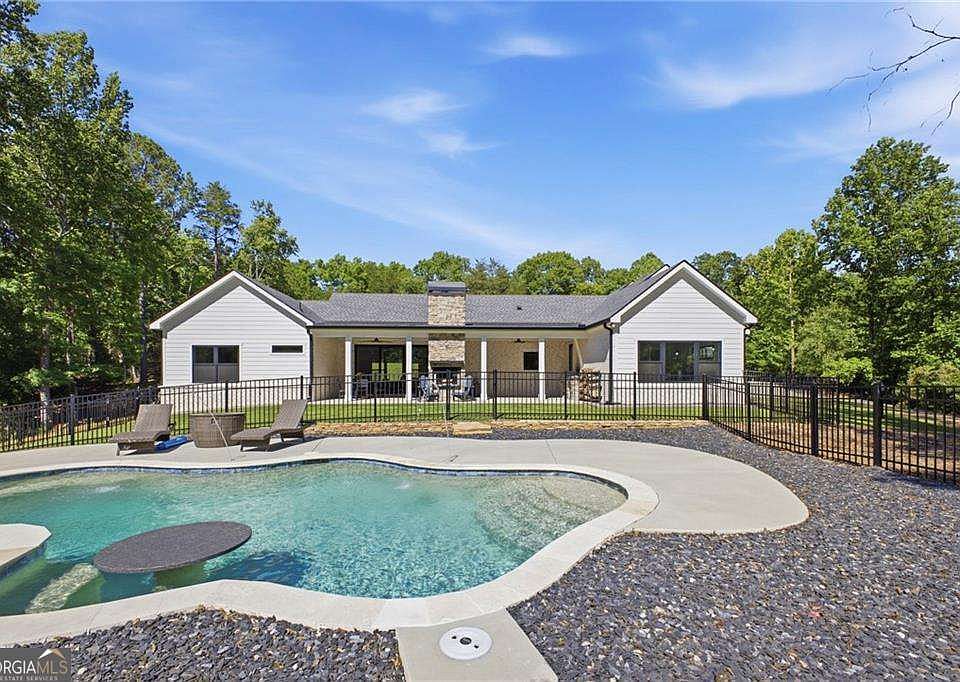 1st image of 16 Mountain Creek Trl NE