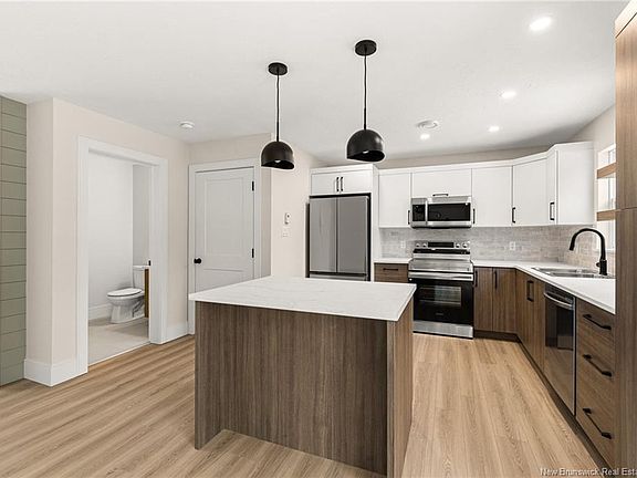 4th image of 215 Senese St