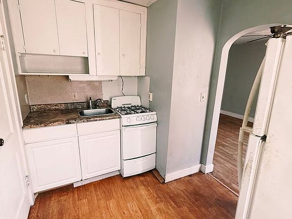 5th image of 914 Eureka St #8