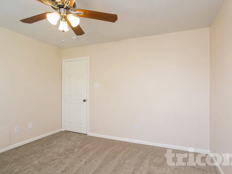 11403 Carla St — Photo 8