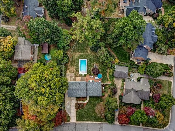 2nd image of 2903 New Hanover Dr