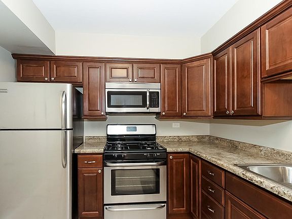 5th image of 611 Limerick Ln APT 1A