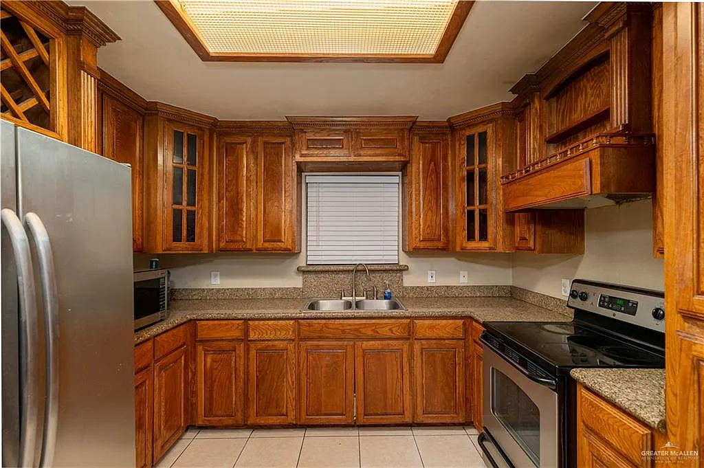 3 bed, 2.0 bath, 1206 sqft, $1,550 — Photo 4