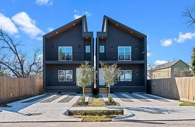 2 bed, 2.0 bath, 1200 sqft, $2,000 — Photo 2