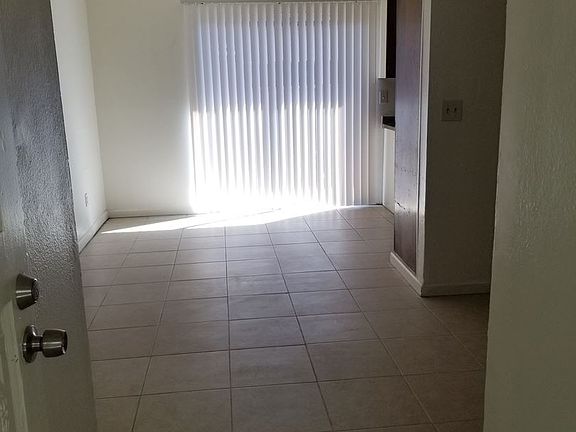 5th image of 1025 Roselawn Ave APT C