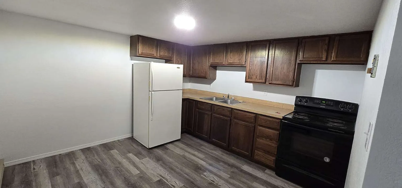 2 bed, 812 sqft, $900 — Photo 1