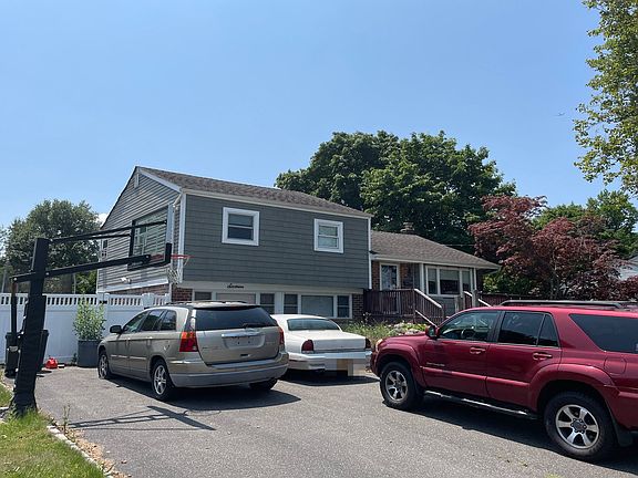 3rd image of 16 Frost Ln