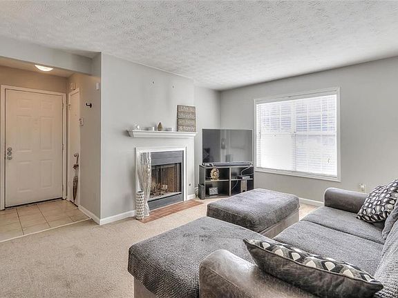 2nd image of 715 Glenleaf Dr