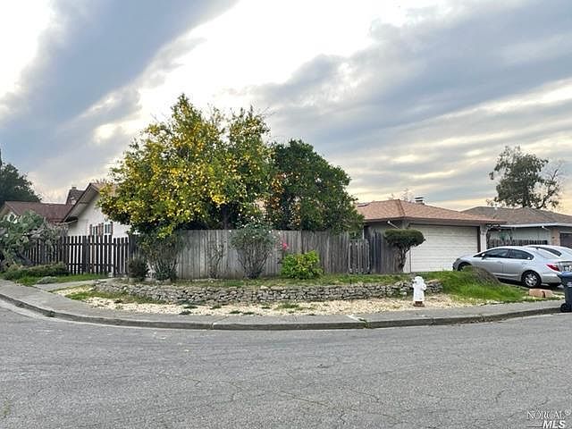 2nd image of 320 Honeysuckle Dr
