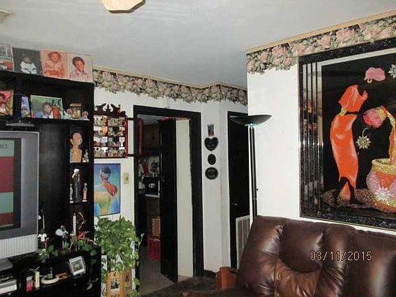 3rd image of 3804 Chateau Dr