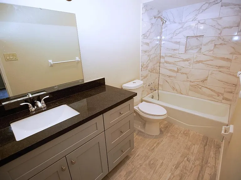 1370 Country Place Dr — Photo 3
