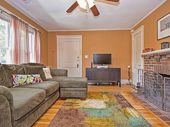3rd image of 3 Warren Rd APT 4