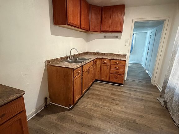 5th image of 2325 Maple Ave