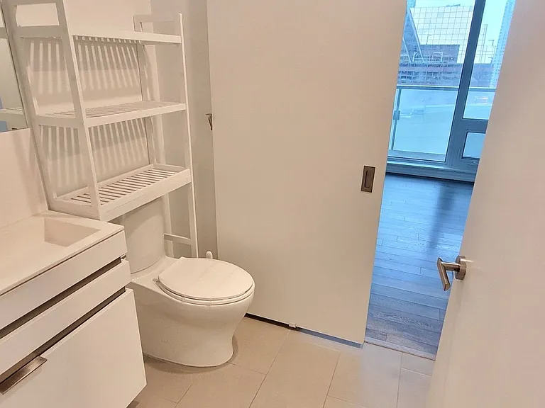 197 Yonge St #2909 — Photo 16