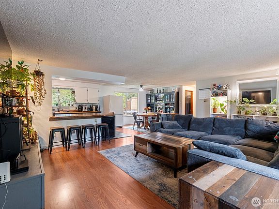 4th image of 8548 178th Avenue SW