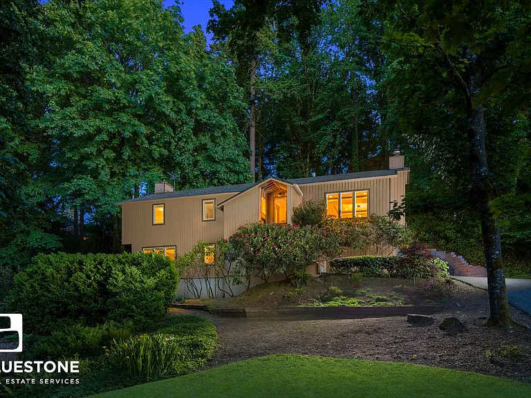 1970 Greentree Rd — Photo 2