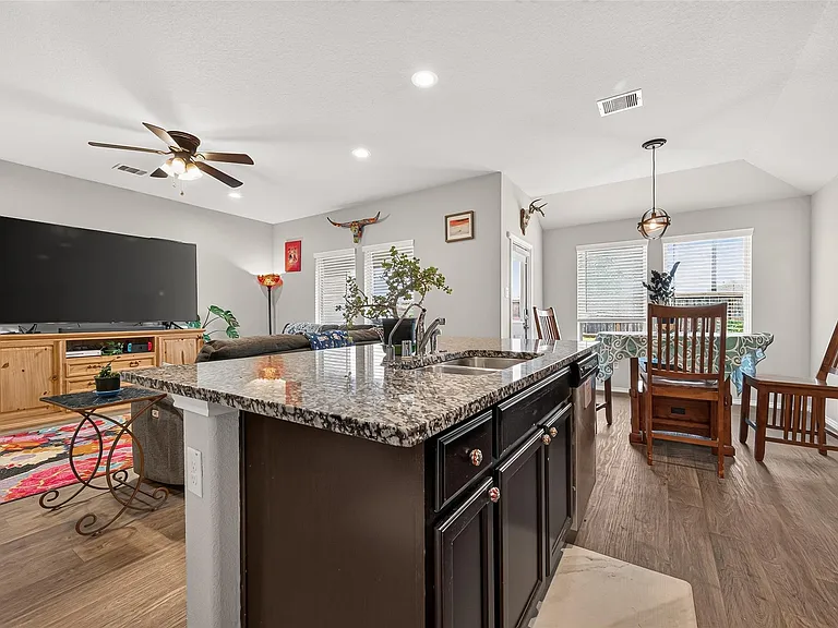 811 Petunia Falls Ln — Photo 17