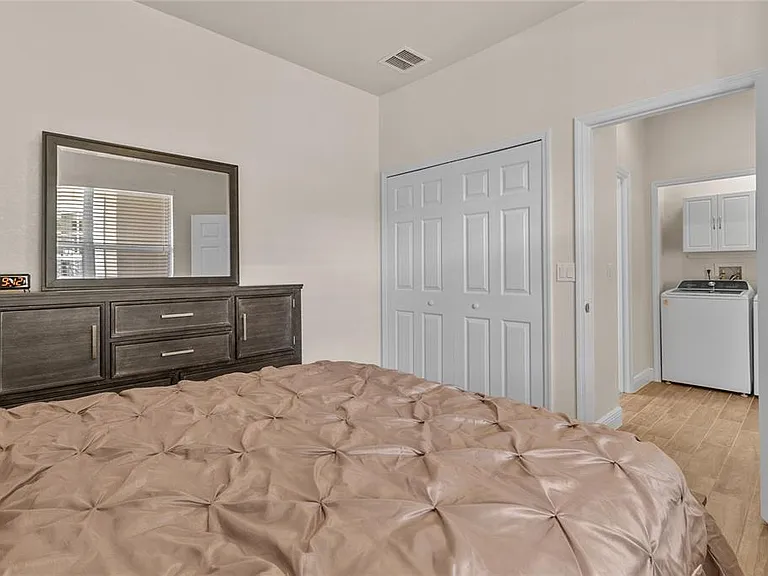 1937 Scarlett Ave — Photo 23