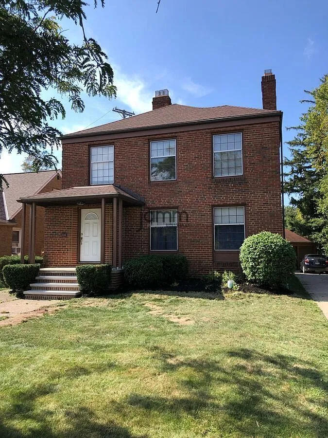 2-Bedroom Brick Upper Unit in Lakewood! — Photo 3