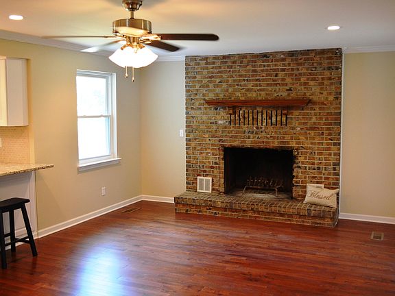 3rd image of 8117 Thornwood Dr