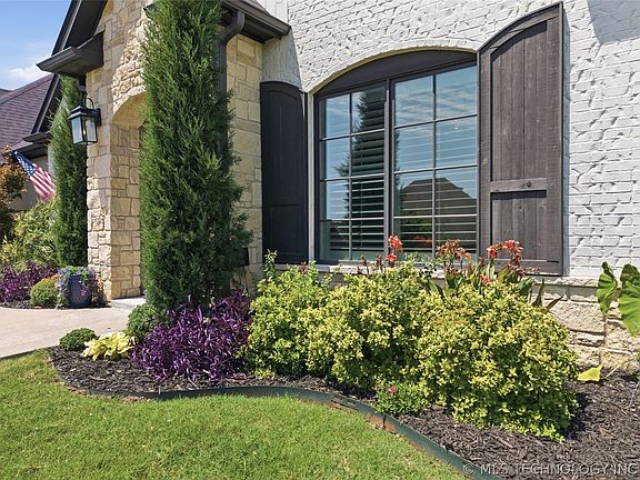 4th image of 580 Lakeview Cir