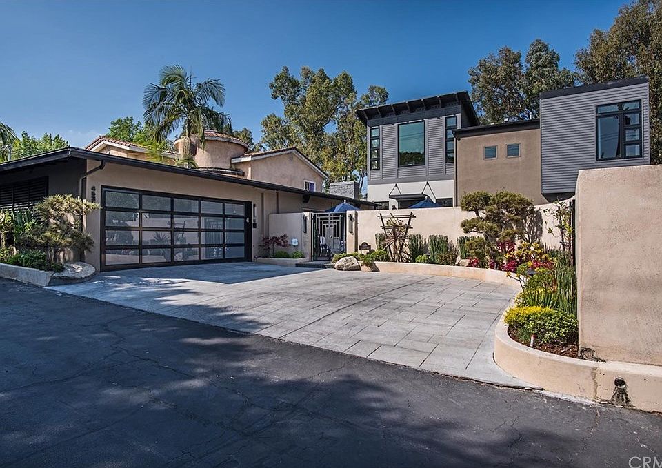 1st image of 4537 N Country Club Ln