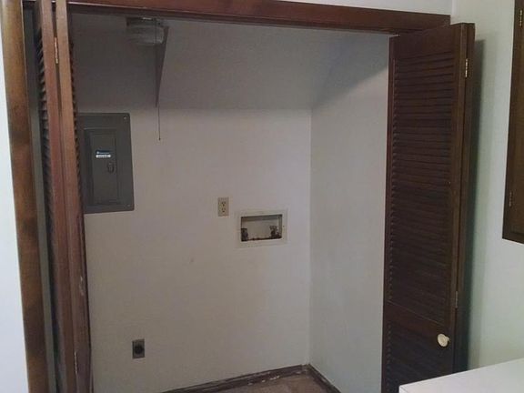 3rd image of 553 Maple Tree Ln #553