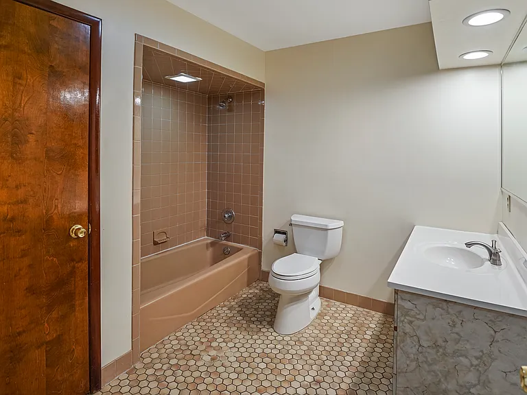 77 Highland Pl #2 — Photo 17
