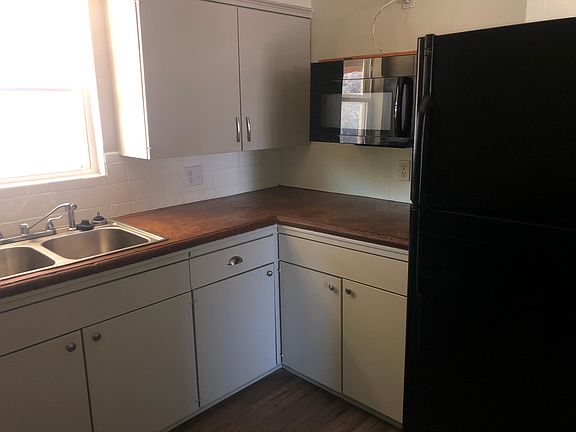 5th image of 219 E 3rd St #219