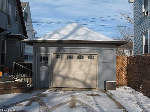 Oversized one car garage ample parking.