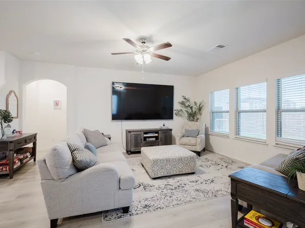 462 Pleasant Hill Ln, Fate, TX 75189