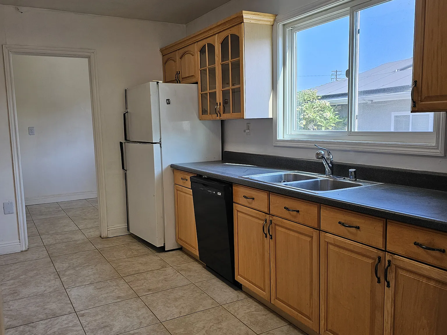 3 bed, 1364 sqft, $3,900 — Photo 3