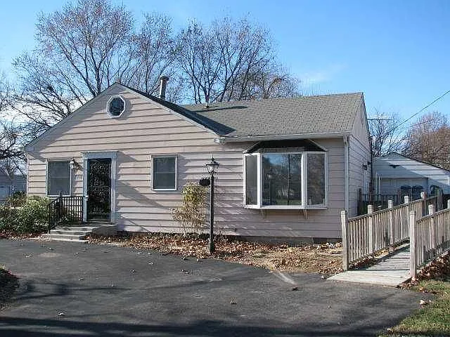 2350 Groff Ave photo 1