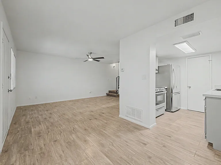 5984 N 48th Ave — Photo 18