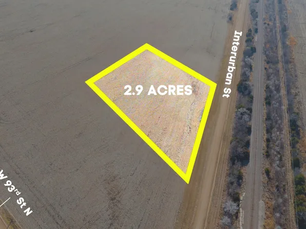 7 E Bobwhite Ests, Valley Center, KS 67147