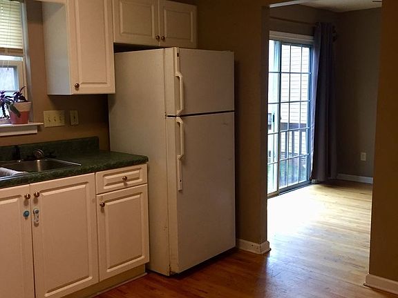 4th image of 11 Twin Falls Dr