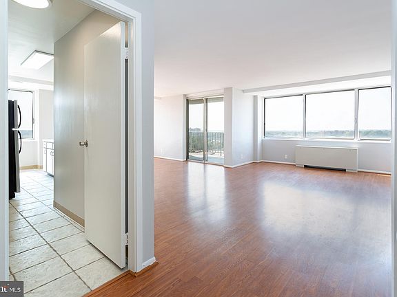 3rd image of 301 N Beauregard St APT 1105