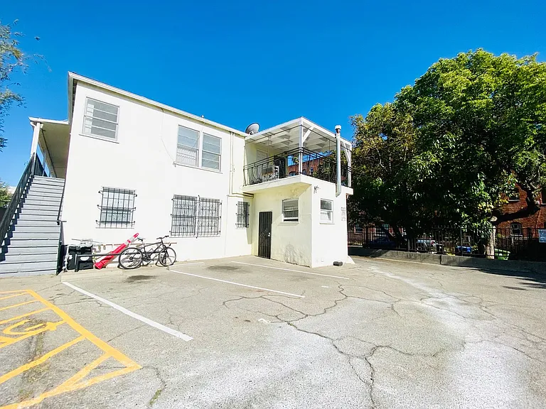 1249 N Edgemont St — Photo 11