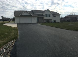 2215 Oregon Trl, Kronenwetter, WI 54455