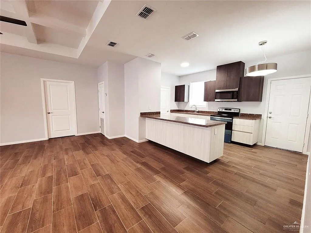 2 bed, 2.0 bath, 988 sqft, $1,025 — Photo 4