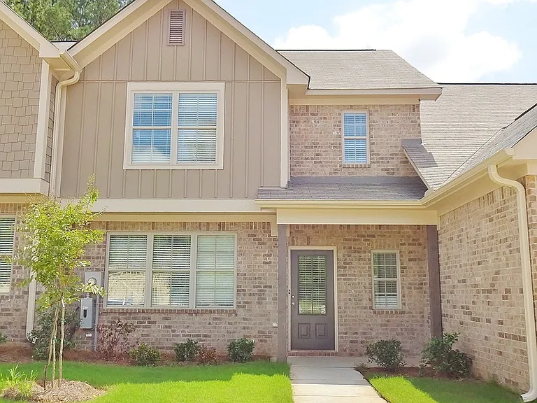 555 Polo Way — Photo 1