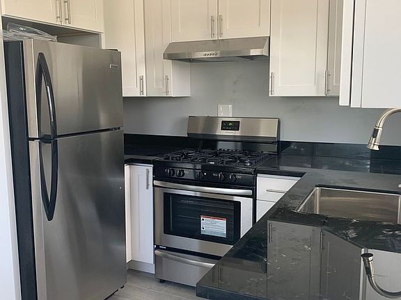 5th image of 505 Pine St APT 1