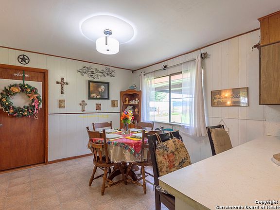 3rd image of 1104 E Warhorse Dr