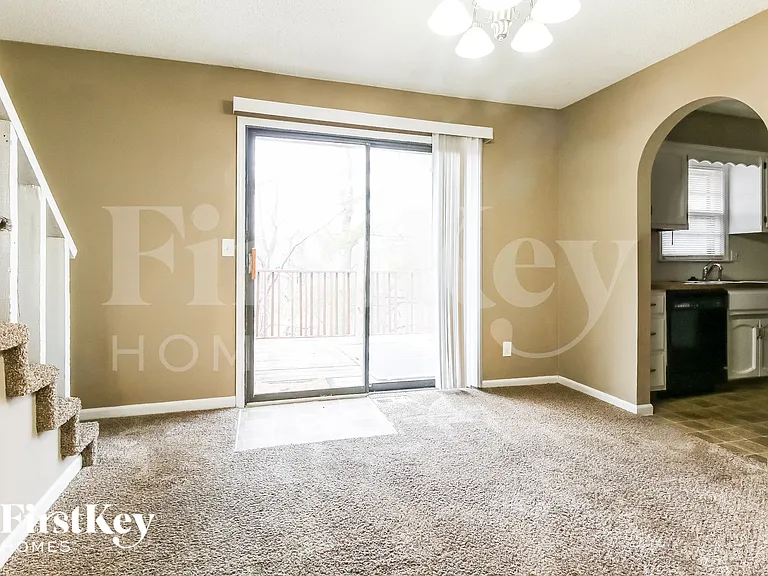 7714 NW 69th Ter — Photo 5