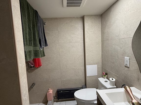 4th image of 221 Bay 40th St #1