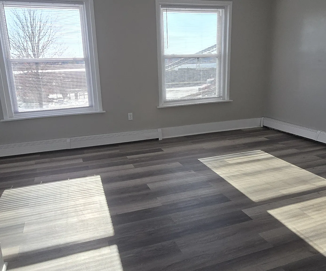 822 East River Drive - 2 — Photo 3