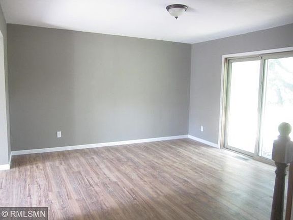 3rd image of 1426 Desoto St