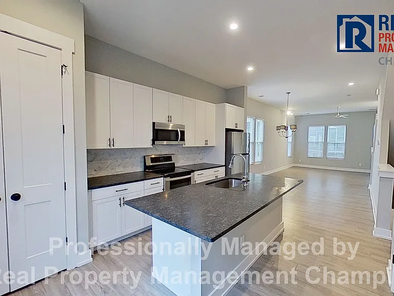 331 McIvers Aly — Photo 12